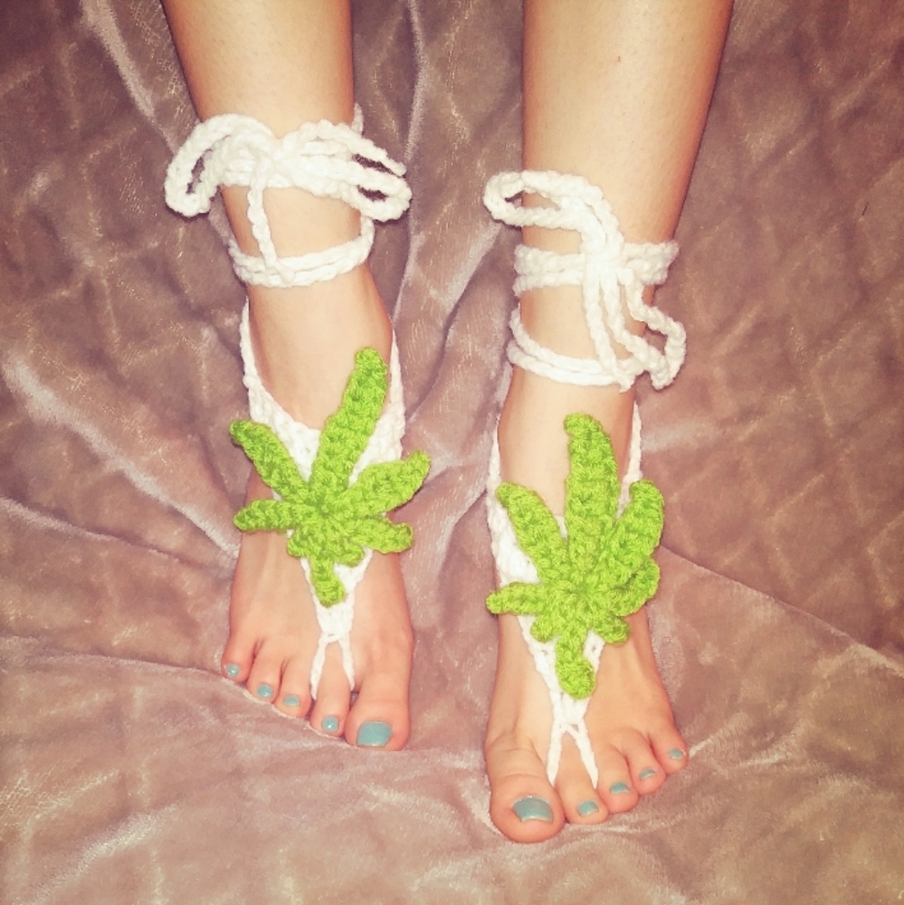 (MADE TO ORDER) Crochet Leaf White Barefoot Sandals